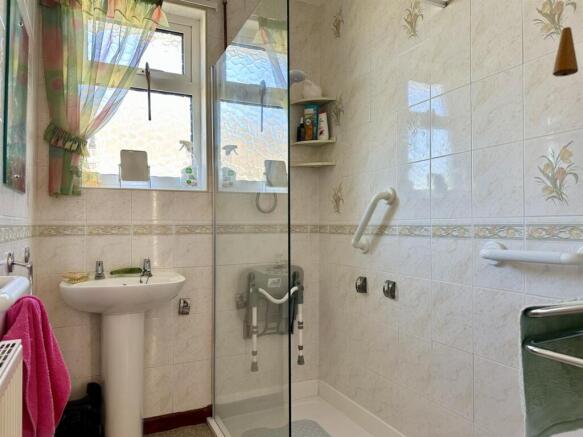 Shower Room.jpg