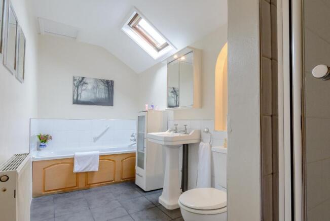 8391153-interior19.jpg