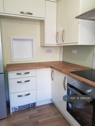 3 bed Semi-Detached to rent Image 5