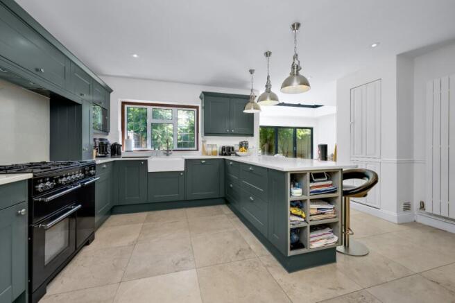 Kitchen/B'fast Room