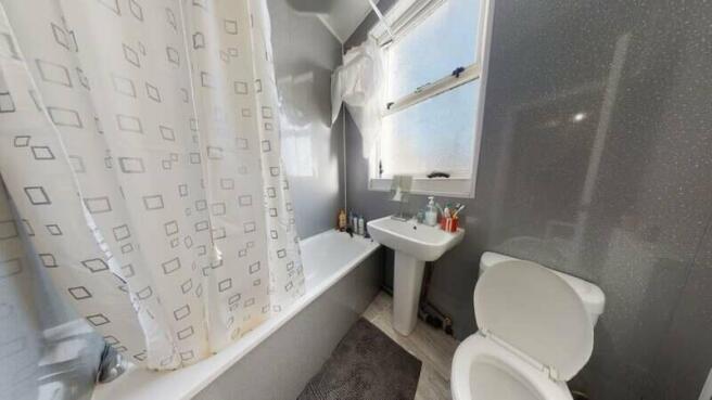 4 bed Terraced to rent Image 7
