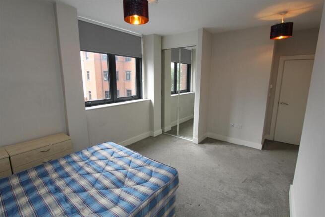 2 bed Flat to rent Image 5
