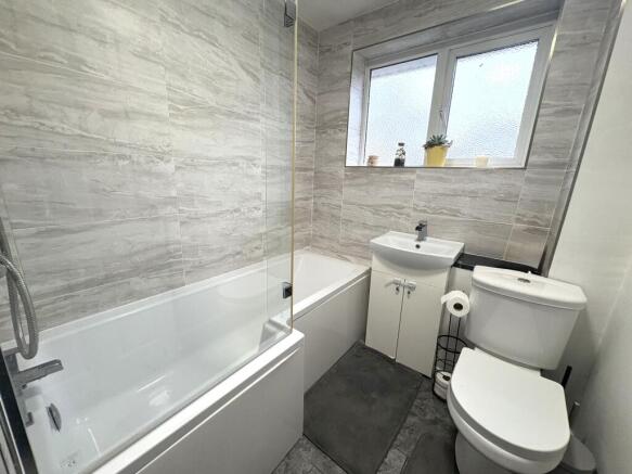 Bembridge Close, Coppice Farm, Willenhall photo 4