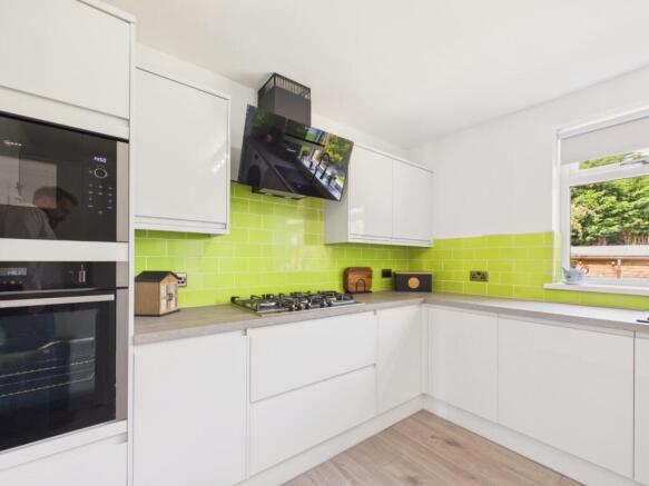 3 bed Semi-Detached for sale Image 9