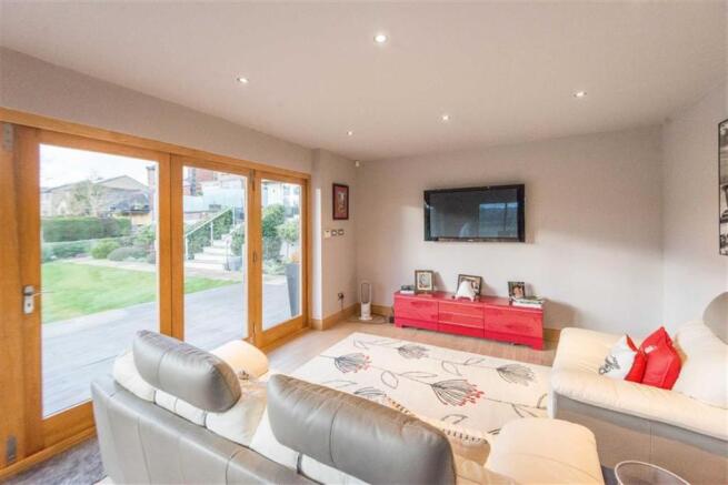 SUPERB CINEMA ROOM/O
