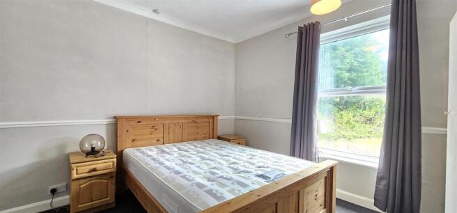 2 bed Terraced to rent Image 6