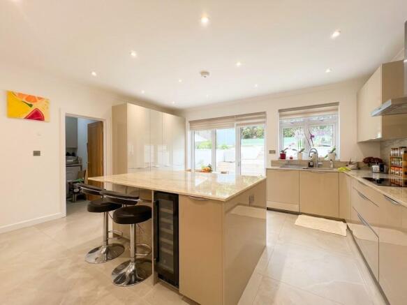 Highview Gardens, Edgware, HA8 photo 4