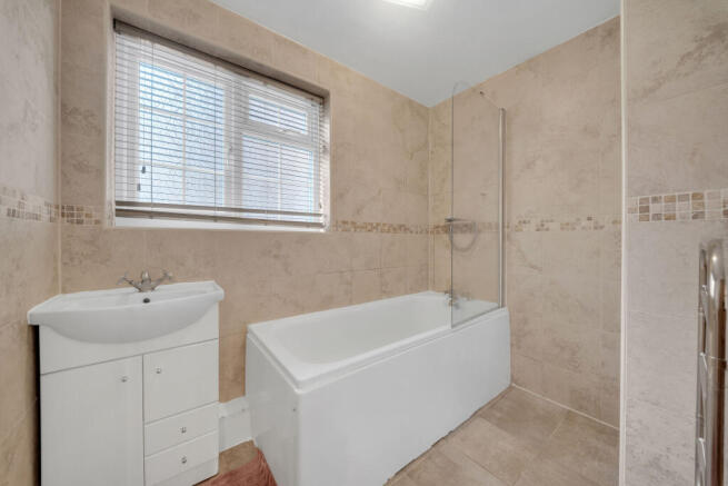 2 bed Ground Flat for sale Image 11