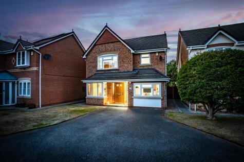 10 Kensington Way, Kingsmead, CW9 8GG