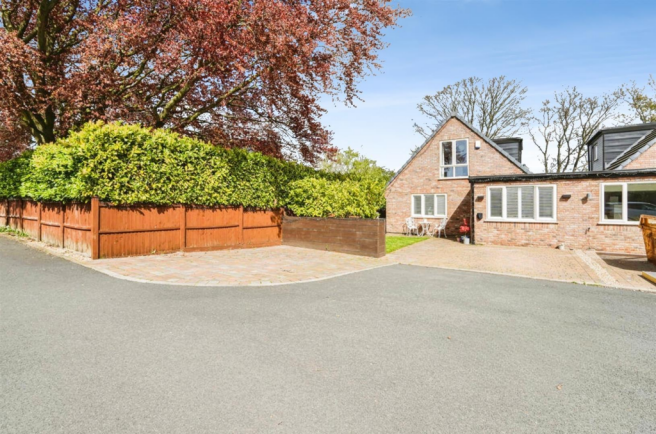 4-bed semi-detached on Belle Vue Gardens, Blidworth, Mansfield, £375,000