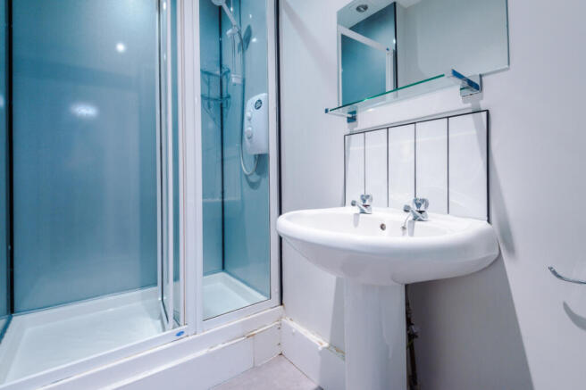 200SR Bathroom