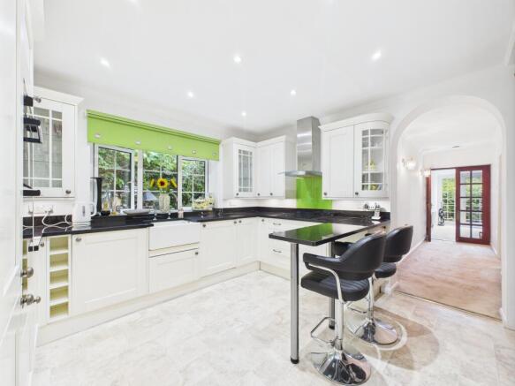 CAM02909G0-PR0466-STILL020