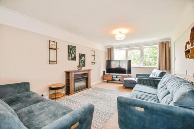 5 bed Detached for sale Image 9