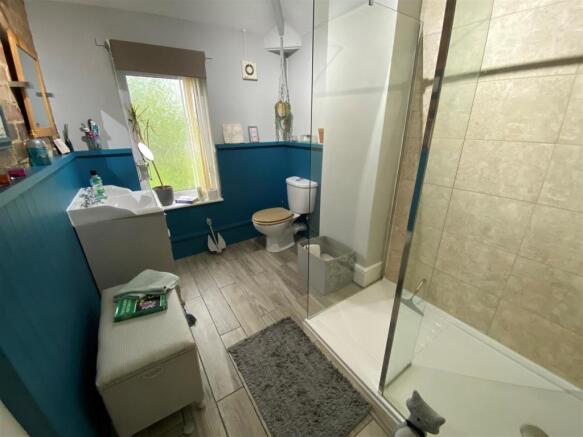 Bathroom 2.jpg