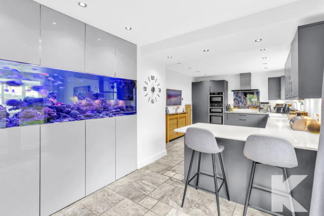 4 bed Detached for sale Image 7