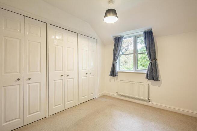 2 bed Apartment to rent Image 4