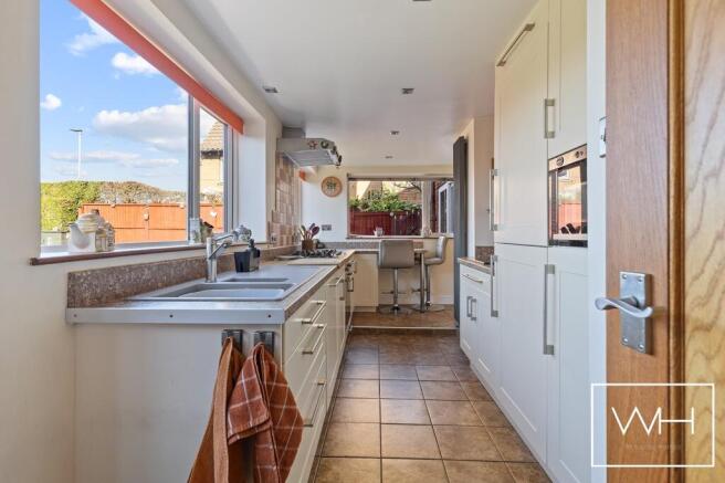 4 bed Detached for sale Image 11
