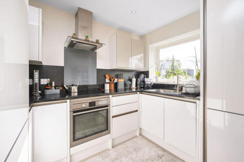 Sambroke Square, North Finchley, Barnet, EN4