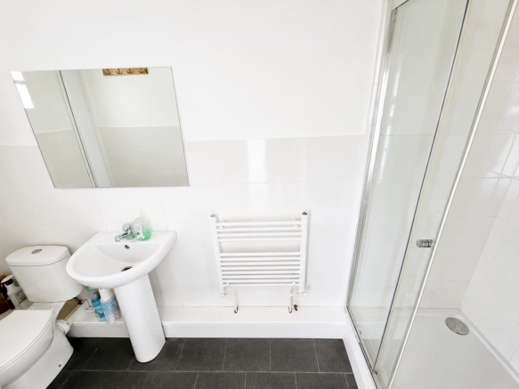 2 bed Flat for sale Image 8