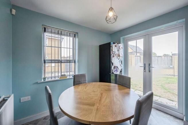 3 bed Semi-Detached for sale Image 8