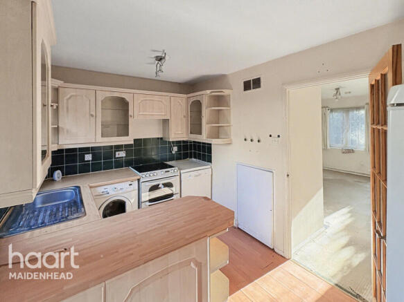 8, Burn Moor Chase, Bracknell photo 4