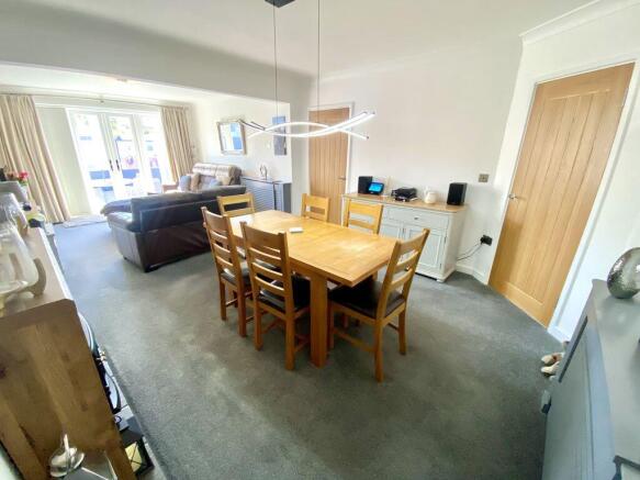 Lounge/Dining Room