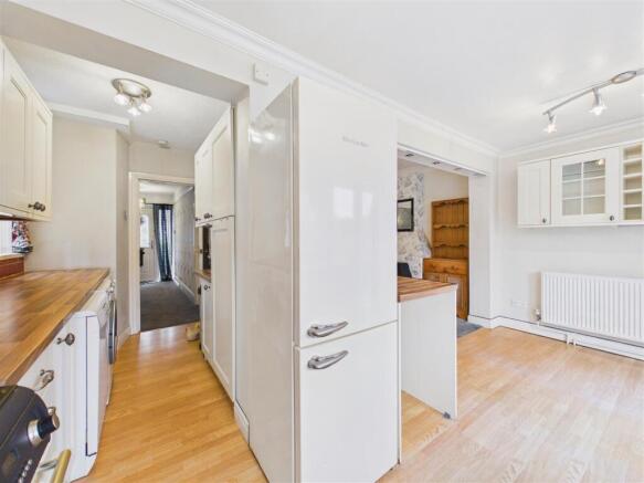 3 bed Semi-Detached for sale Image 10