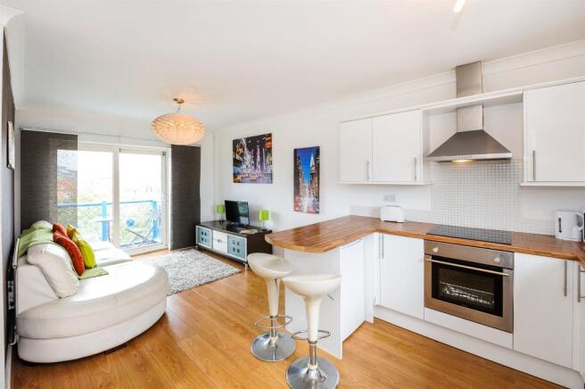 Kitchen/ Lounge Area
