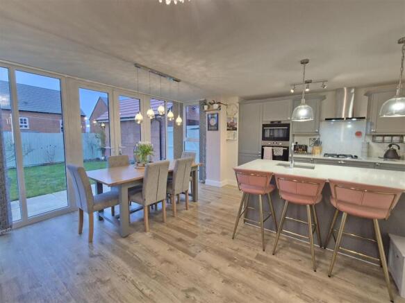 LIVING KITCHEN DINER