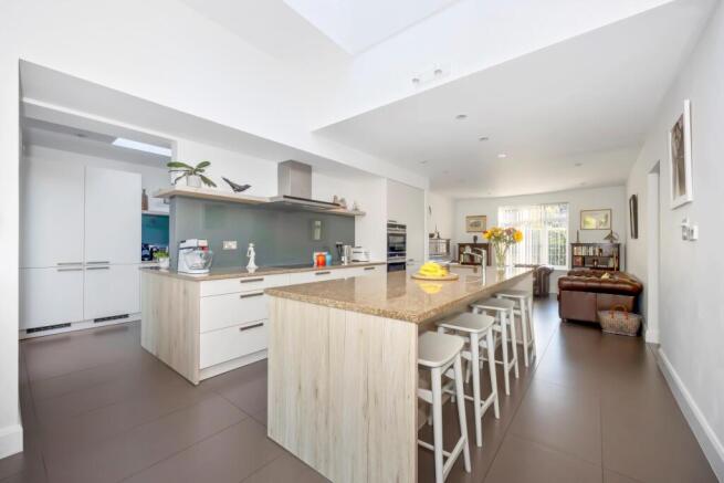 Oaklands Avenue, Esher, Surrey, KT10 photo 4