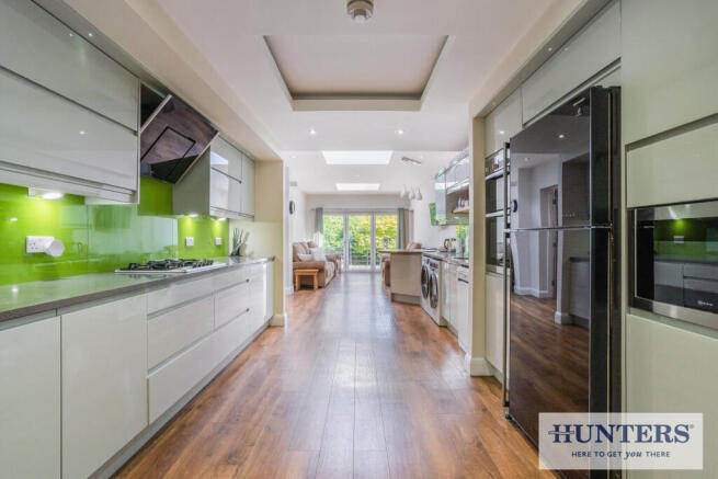6 bed Detached for sale Image 7