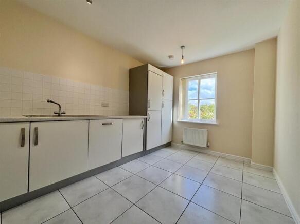 Kitchen 2.jpg