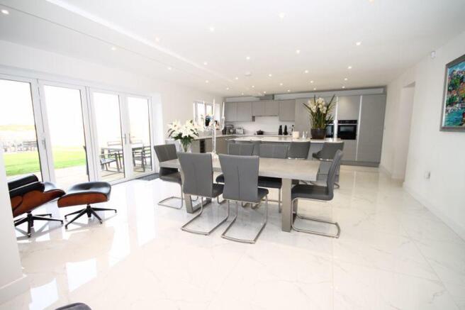 Kitchen/Dining...