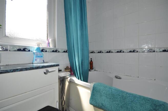Bathroom (2).JPG