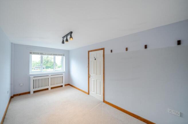 4 bed Detached for sale Image 8