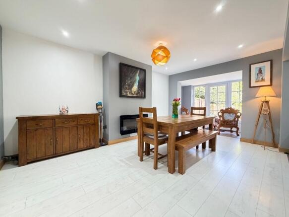 4 bed Semi-Detached for sale Image 4