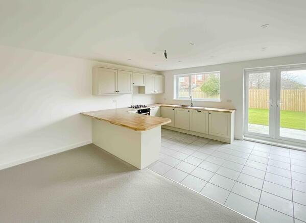 4 bed Town House for sale Image 4