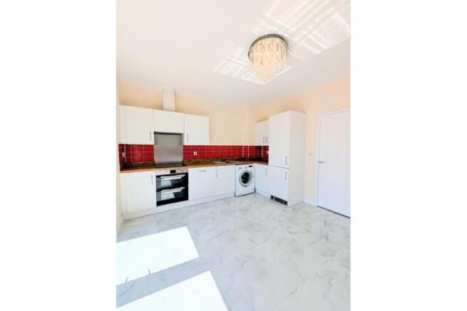 4 bed Semi-Detached for sale Image 3