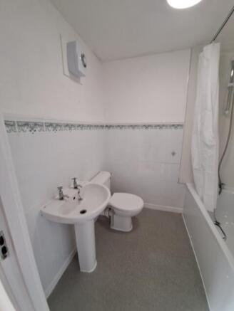 Studio to rent Image 11