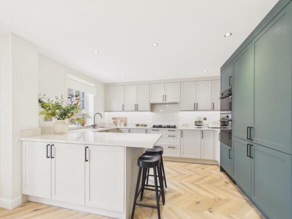 5 bed Detached for sale Image 5