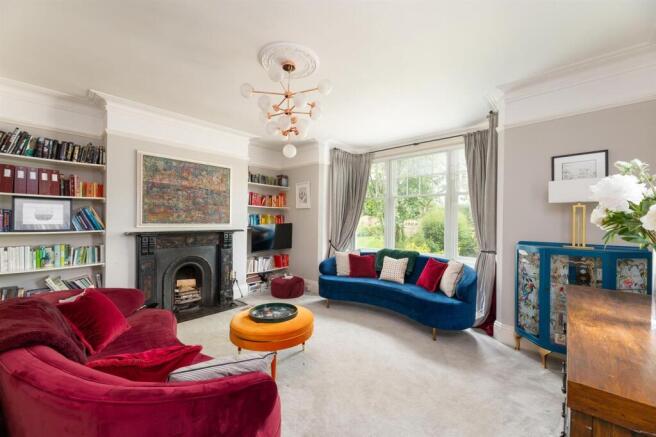5 bed Semi-Detached for sale Image 4