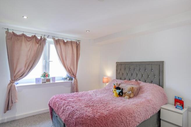 2 bed Flat for sale Image 8