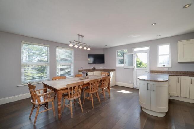 Kitchen/Breakfast Room
