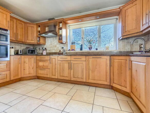 4 bed Detached for sale Image 10