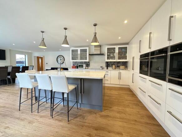 3 bed Detached for sale Image 6