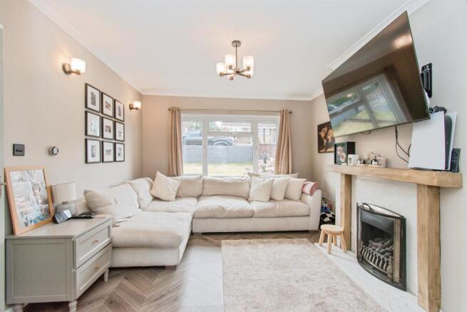 3 bed Semi-Detached for sale Image 2