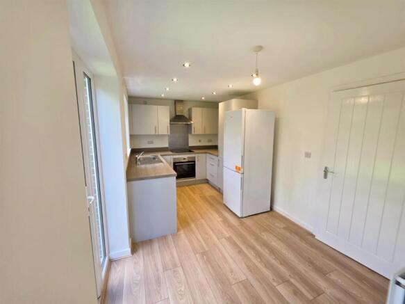 3 bed Detached to rent Image 4