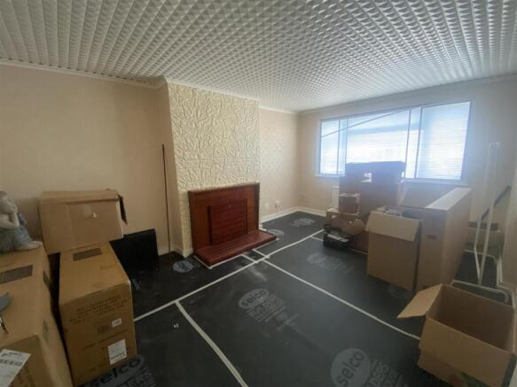 1 Manns Close Lounge.jpeg
