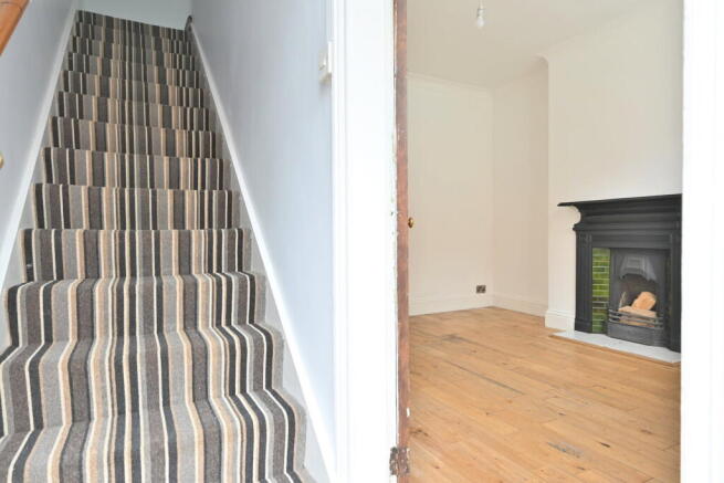 2 bed Terraced to rent Image 4