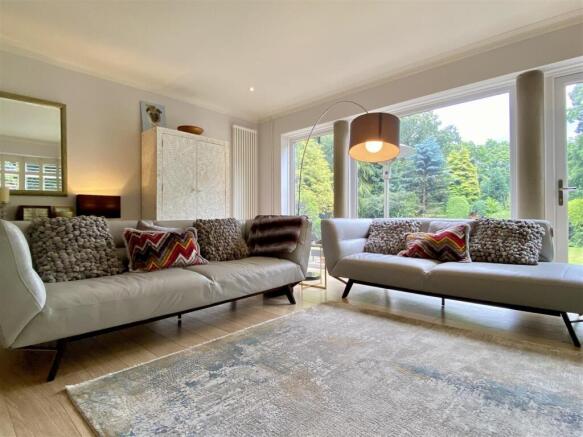 5 bed Detached to rent Image 4